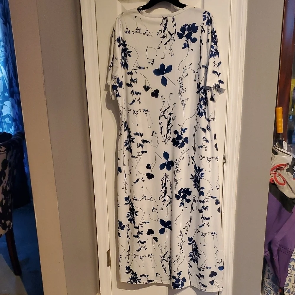 Chic White and Blue Floral Long Sleeve Dress